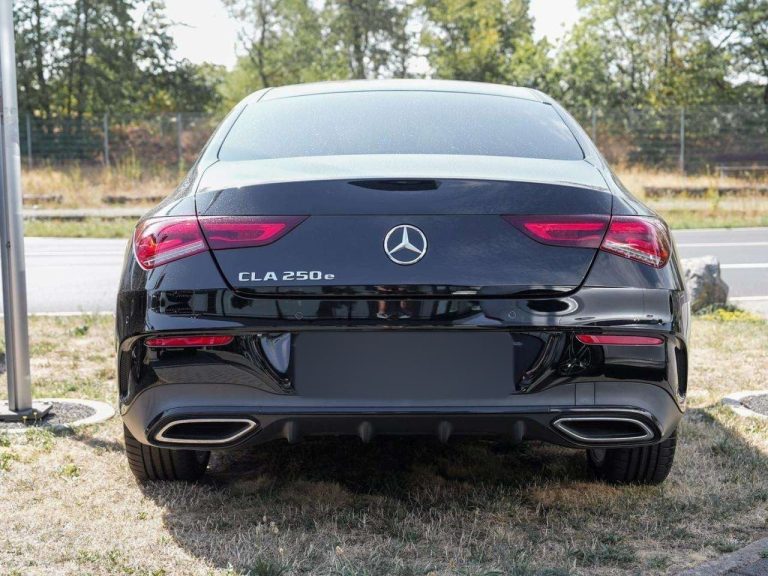 Mercedes-Benz CLA 250 e Coupé AMG Line Night - photo 3