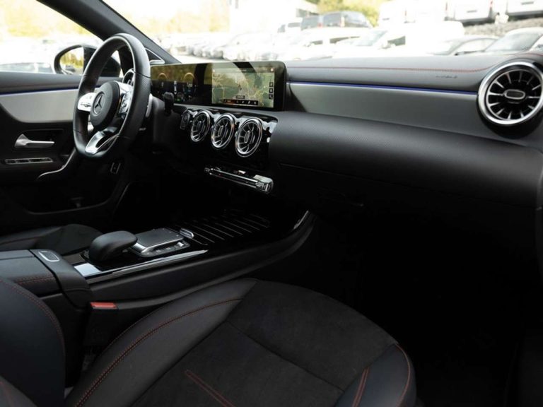 Mercedes-Benz CLA 250 e Coupé AMG Line Night - photo 3