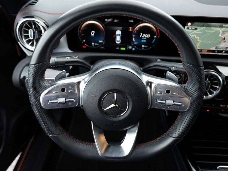 Mercedes-Benz CLA 250 e Coupé AMG Line Night - photo 5
