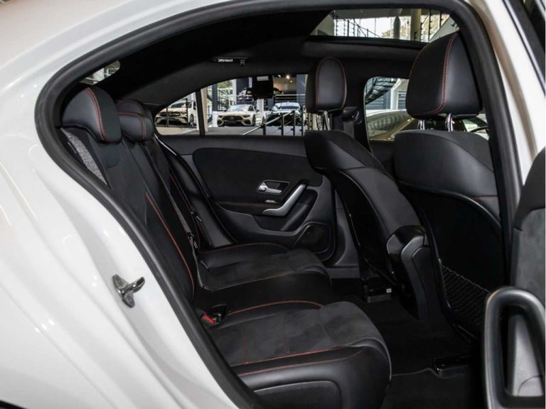 Mercedes-Benz Classe A 250 e Berline AMG Line - photo 11