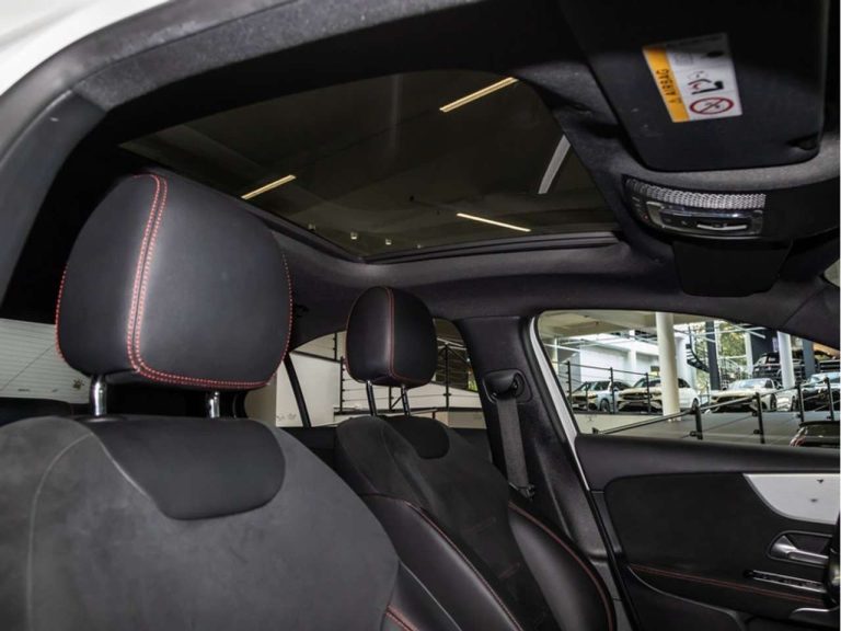 Mercedes-Benz Classe A 250 e Berline AMG Line - photo 12