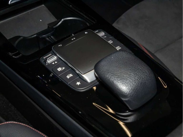 Mercedes-Benz Classe A 250 e Berline AMG Line - photo 14