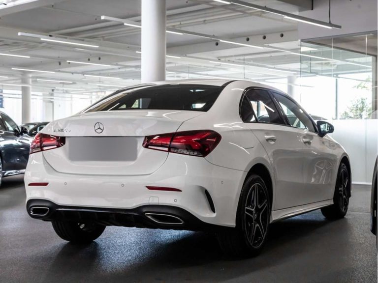 Mercedes-Benz Classe A 250 e Berline AMG Line - photo 2
