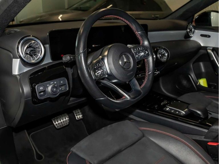 Mercedes-Benz Classe A 250 e Berline AMG Line - photo 6