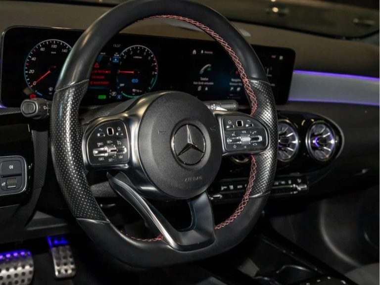 Mercedes-Benz Classe A 250 e Berline AMG Line - photo 7