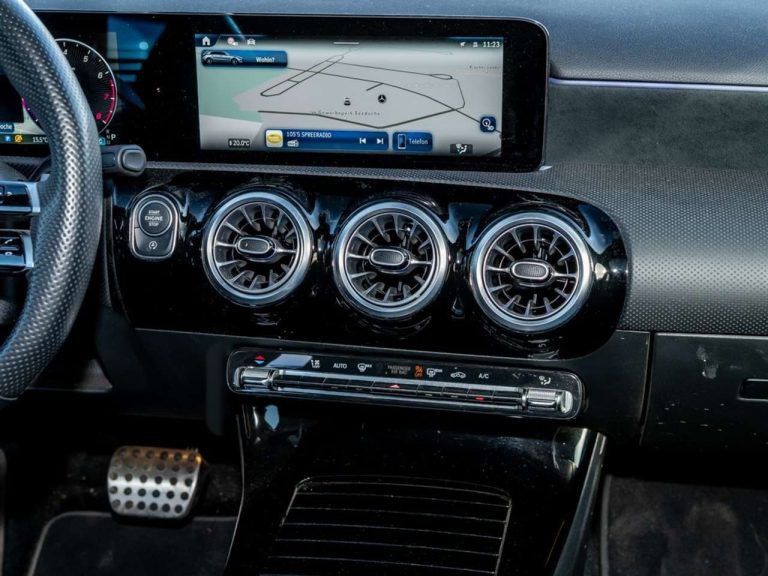 Mercedes-Benz Classe A 200 AMG Line - photo 8