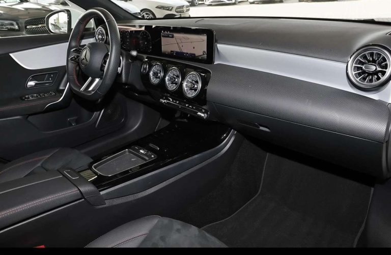 Mercedes-Benz Classe A 200 AMG Line - photo 11