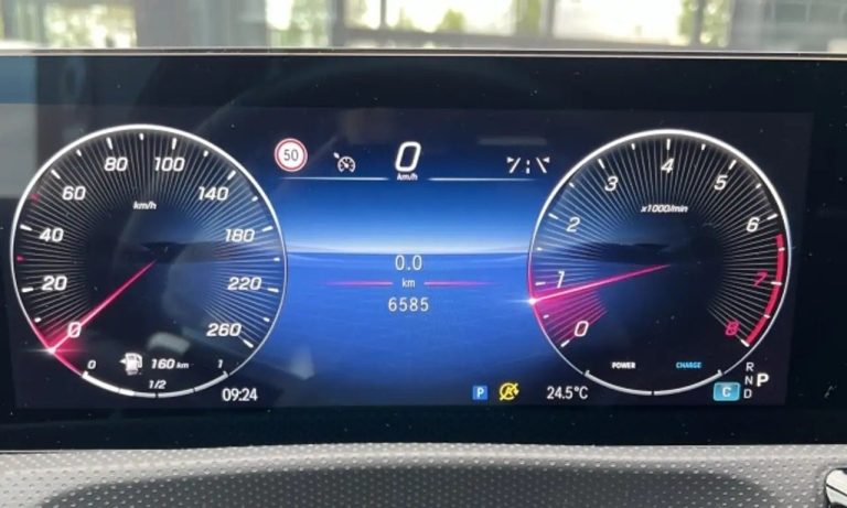 Mercedes-Benz Classe A 180 AMG Line - photo 11