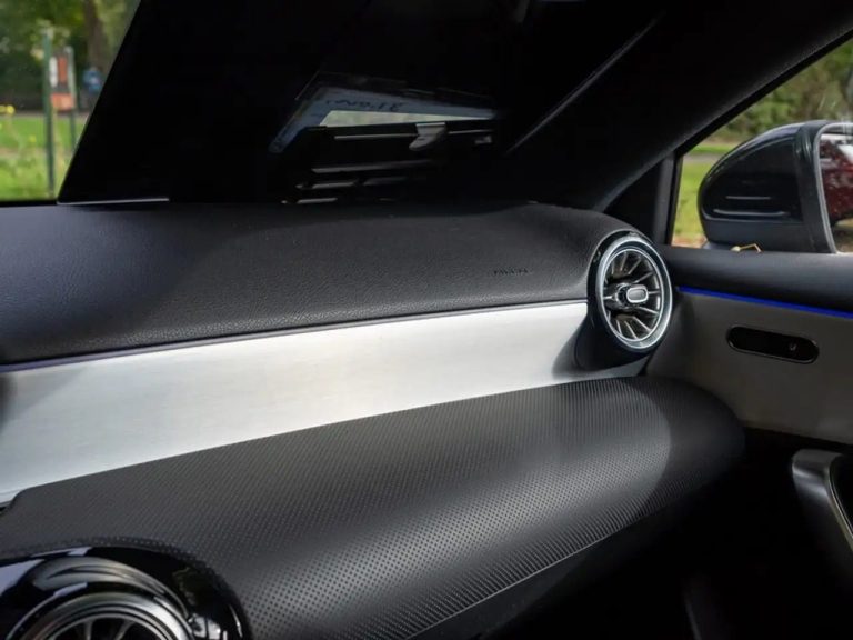 Mercedes-Benz Classe A 220 d AMG Line - photo 11