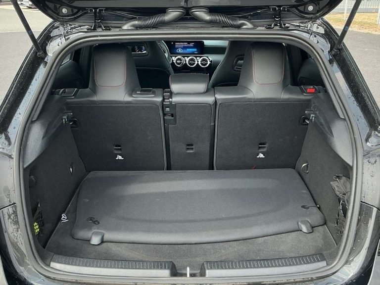 Mercedes-Benz Classe A 250 e AMG Line - photo 11