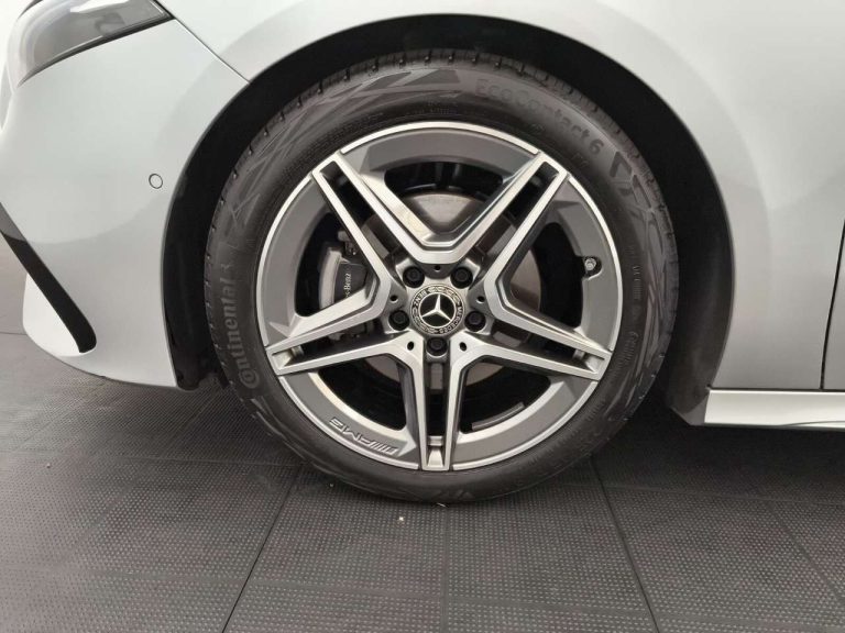 Mercedes-Benz Classe A 180 AMG Line - photo 12