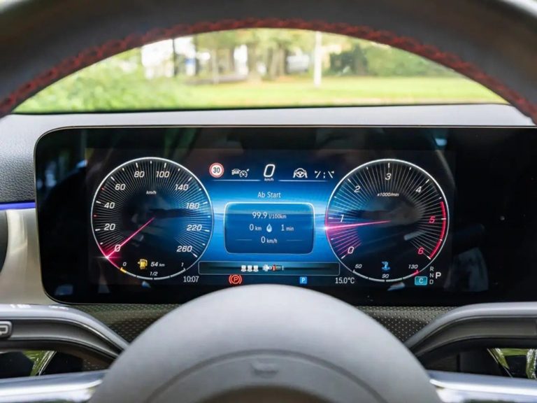 Mercedes-Benz Classe A 220 d AMG Line - photo 12
