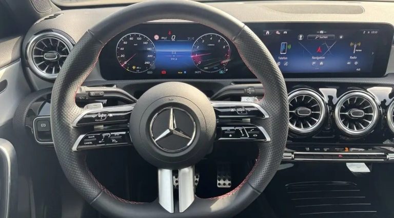 Mercedes-Benz Classe A 200 AMG Line - photo 12