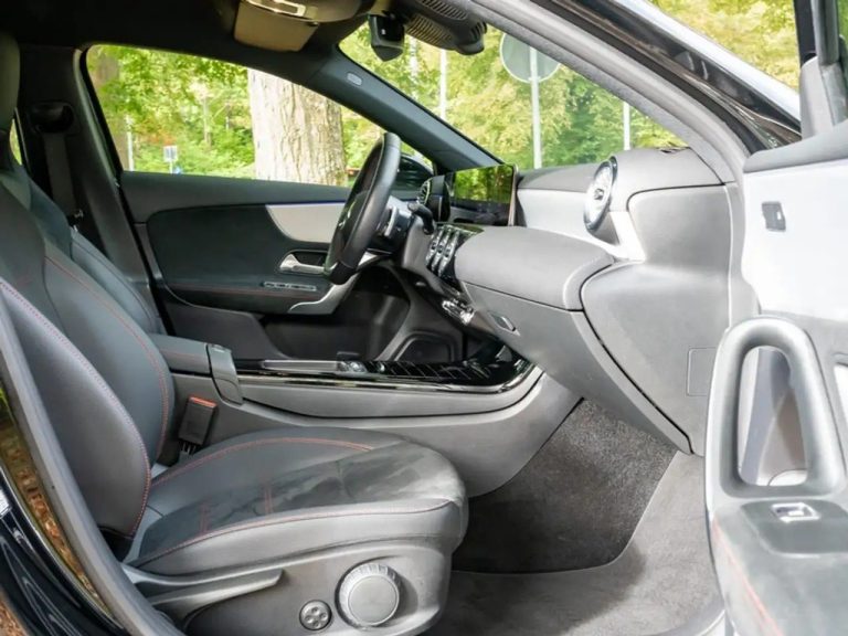 Mercedes-Benz Classe A 220 d AMG Line - photo 2