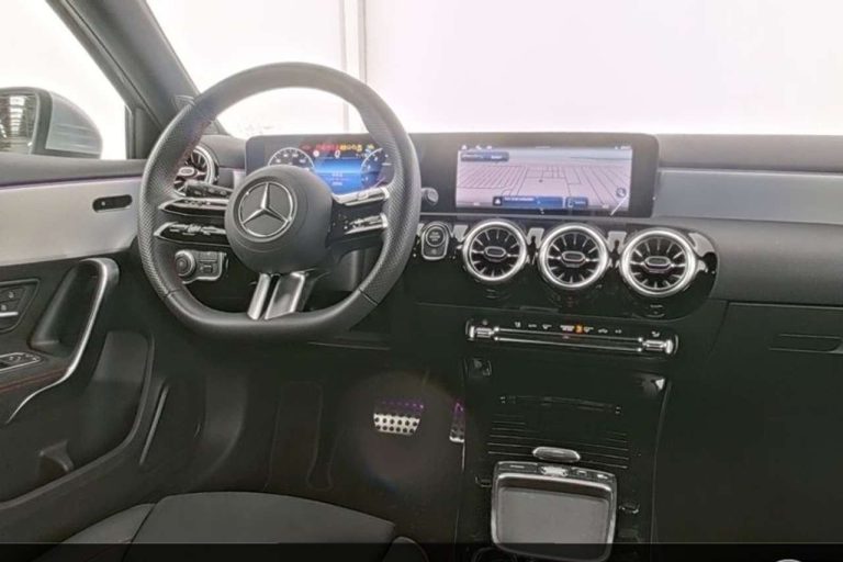 Mercedes-Benz Classe A 200 AMG Line - photo 3