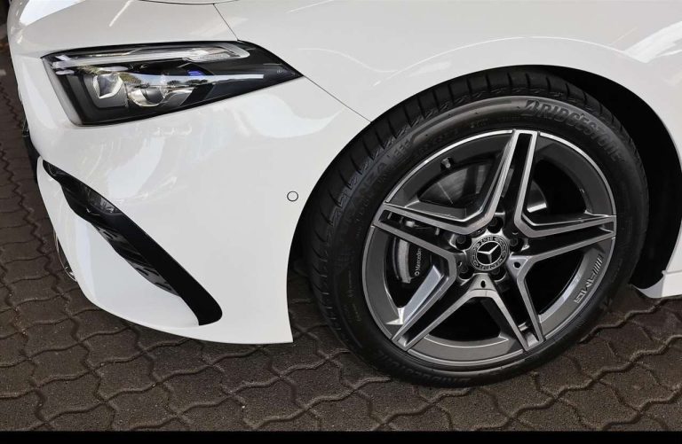 Mercedes-Benz Classe A 200 AMG Line - photo 3