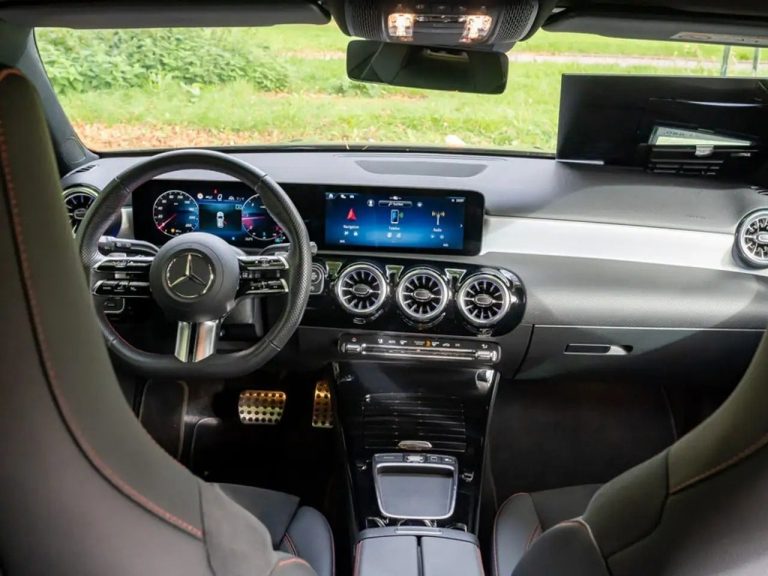 Mercedes-Benz Classe A 220 d AMG Line - photo 6