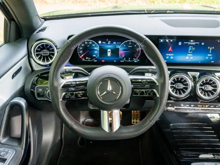 Mercedes-Benz Classe A 220 d AMG Line - photo 7