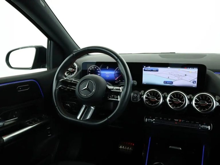 Mercedes-Benz Classe B 220 4MATIC AMG Line - photo 10