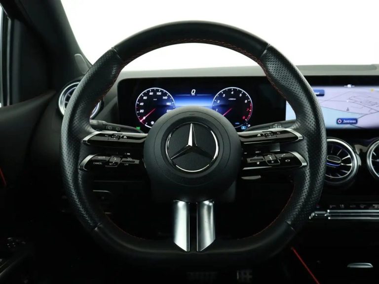 Mercedes-Benz Classe B 220 4MATIC AMG Line - photo 11