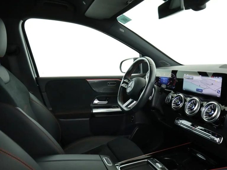 Mercedes-Benz Classe B 220 4MATIC AMG Line - photo 17