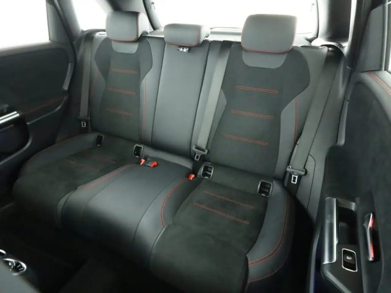 Mercedes-Benz Classe B 220 4MATIC AMG Line - photo 18