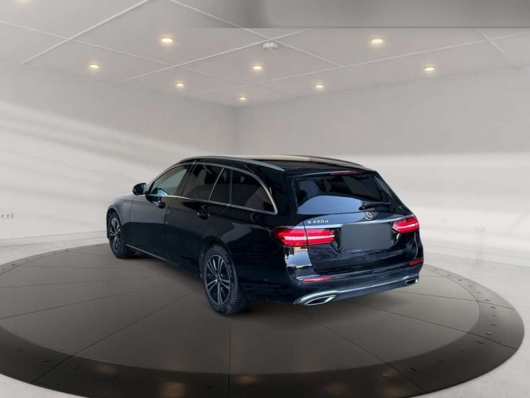Mercedes-Benz Classe E 220 d Break Avantgarde - photo 3