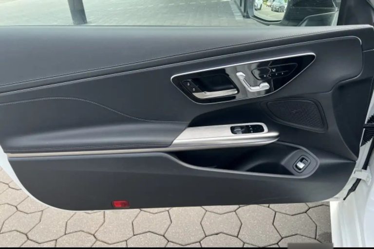 Mercedes-Benz CLE 200 Coupé AMG Line - photo 12