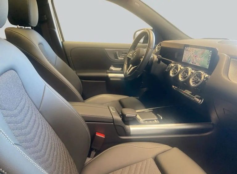 Mercedes-Benz EQA 300 4MATIC - photo 12