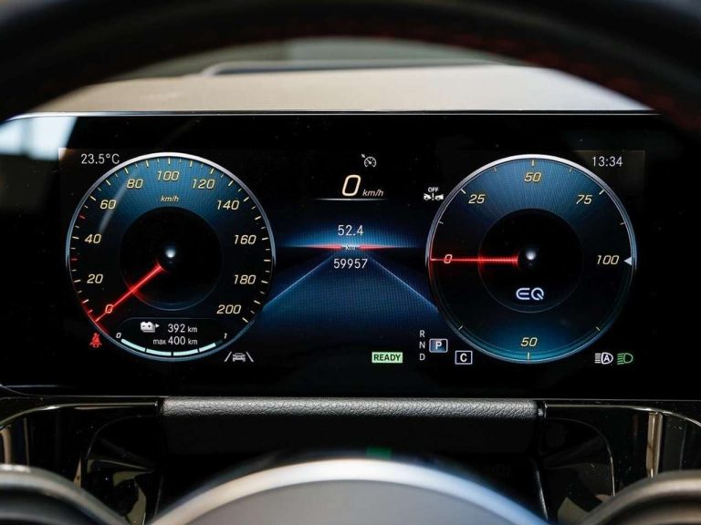 Mercedes-Benz EQA 300 4MATIC AMG Night - photo 9