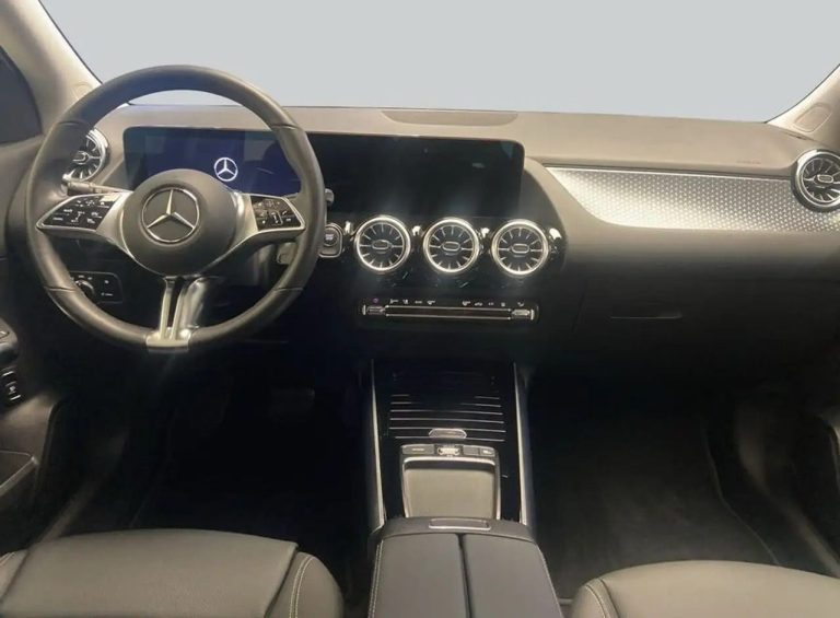 Mercedes-Benz EQA 250+ - photo 13