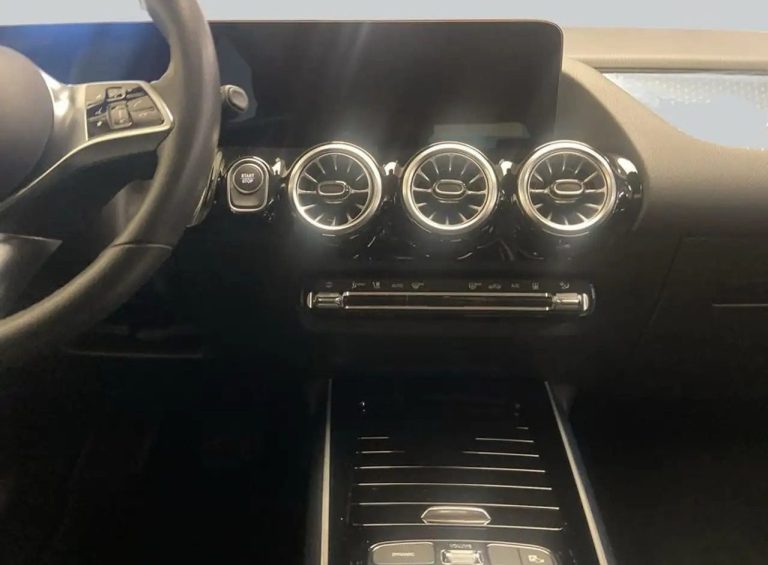 Mercedes-Benz EQA 250+ - photo 14