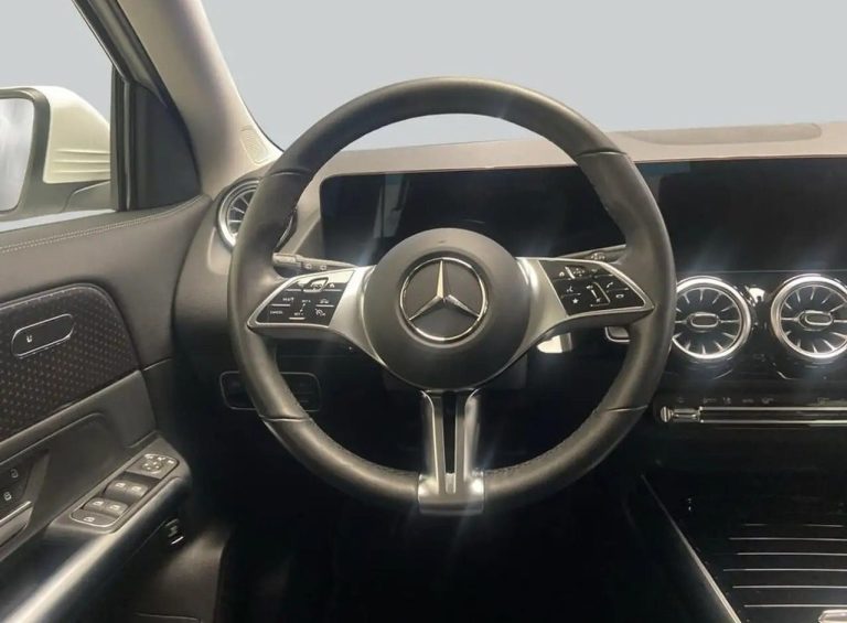 Mercedes-Benz EQA 250+ - photo 16