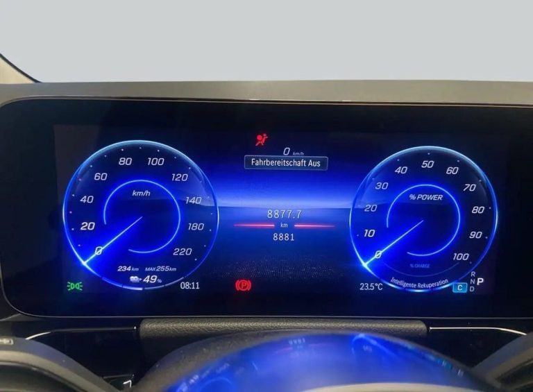Mercedes-Benz EQA 250+ - photo 17