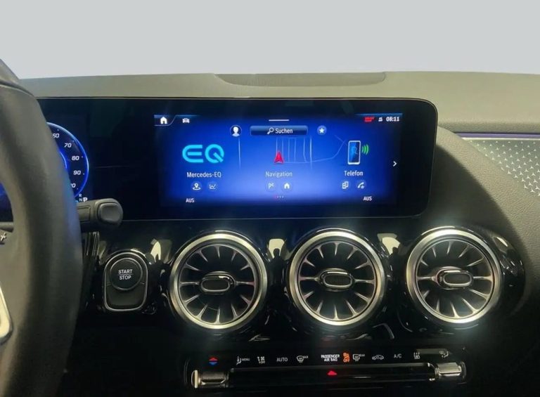 Mercedes-Benz EQA 250+ - photo 18