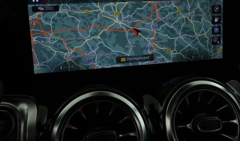 Mercedes-Benz EQB 300 4MATIC - photo 13