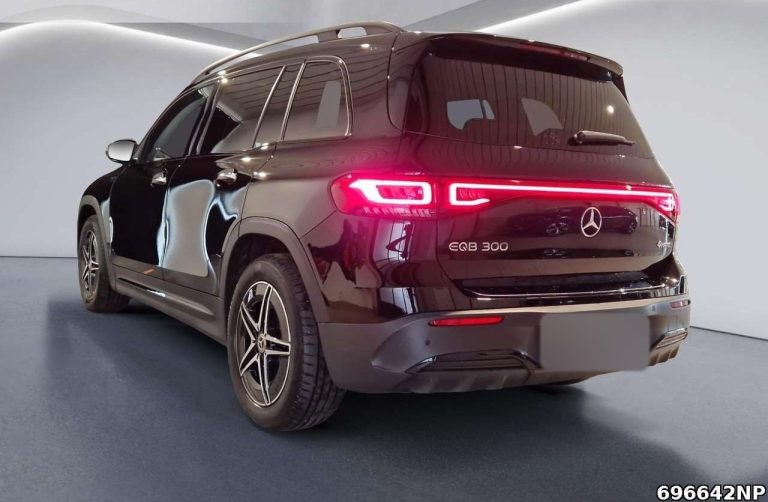 Mercedes-Benz EQB 300 4MATIC AMG Line Night - photo 3