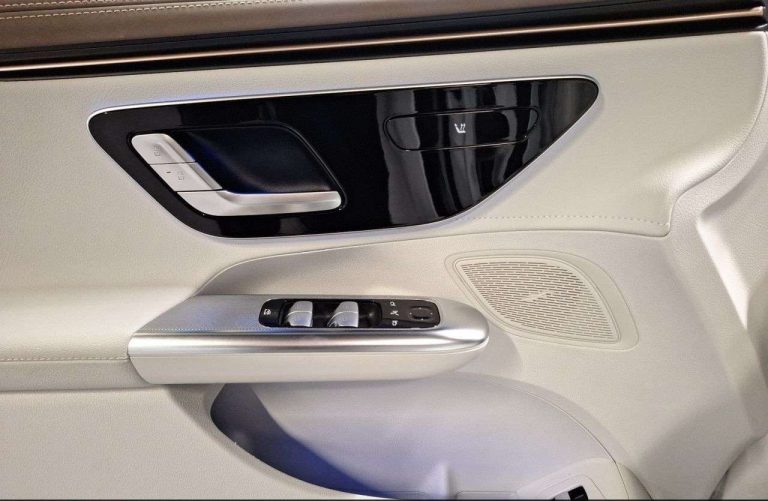 Mercedes-Benz EQE 300 Avantgarde - photo 11