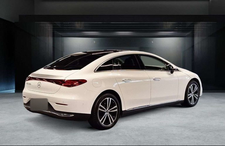 Mercedes-Benz EQE 300 Avantgarde - photo 2
