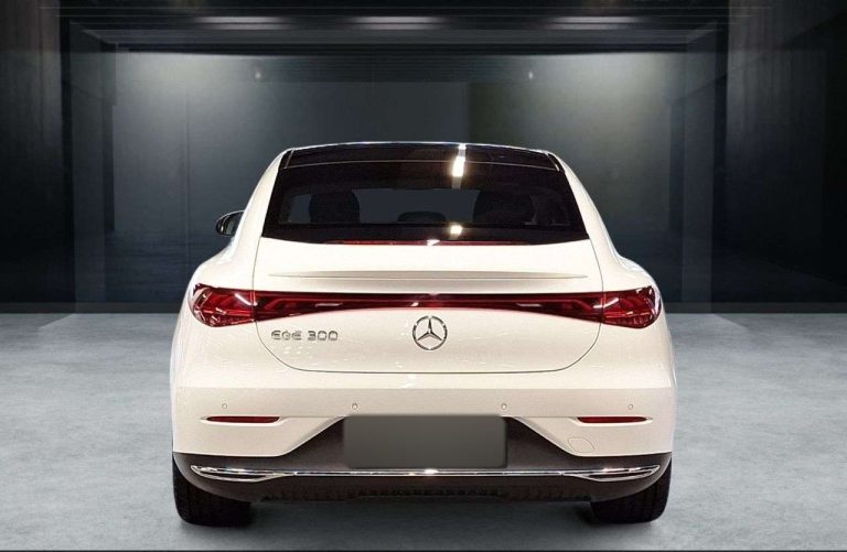 Mercedes-Benz EQE 300 Avantgarde - photo 4