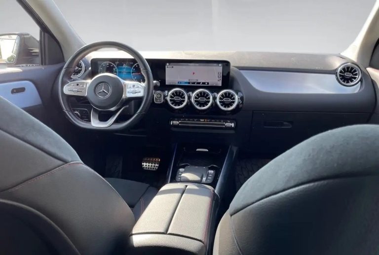 Mercedes-Benz GLA 200 AMG Line - photo 10