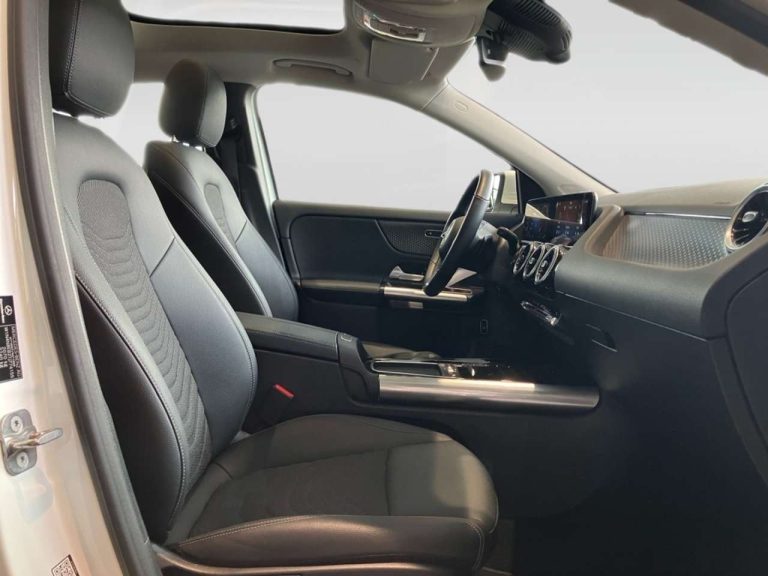 Mercedes-Benz GLA 180 Progressive - photo 10