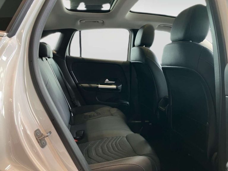 Mercedes-Benz GLA 180 Progressive - photo 11