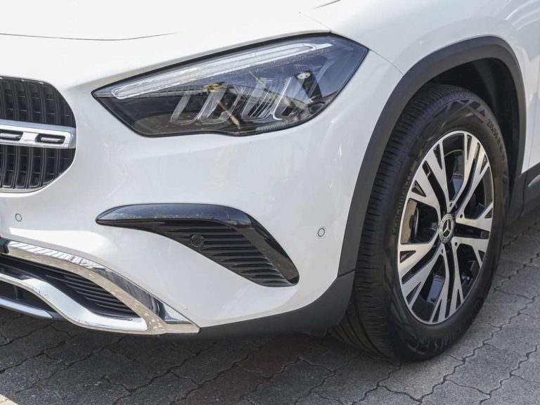 Mercedes-Benz GLA 180 Progressive - photo 13