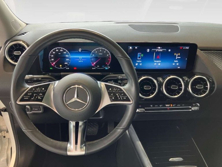 Mercedes-Benz GLA 180 Progressive - photo 8