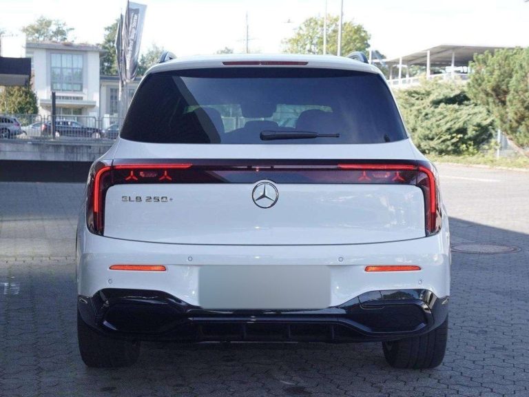 Mercedes-Benz GLB 250+ AMG Line - photo 3