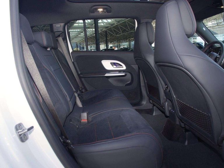 Mercedes-Benz GLB 250+ AMG Line - photo 8