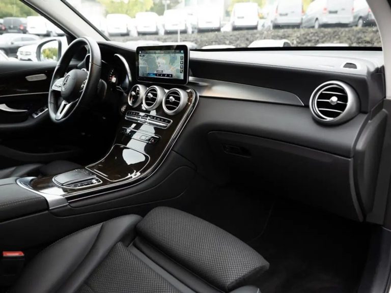 Mercedes-Benz GLC 300 e 4MATIC AMG Line - photo 2