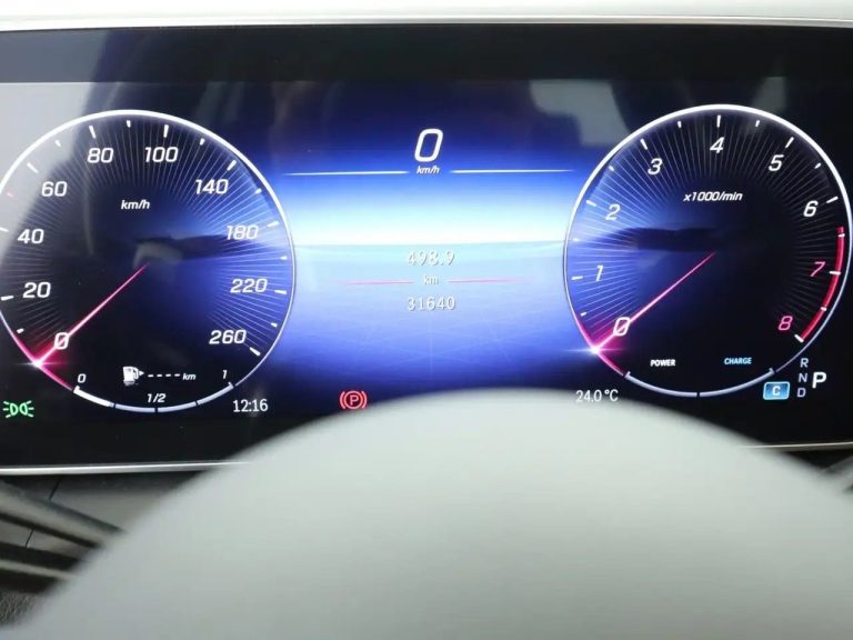 Mercedes-Benz GLC 200 4MATIC AMG Line - photo 12