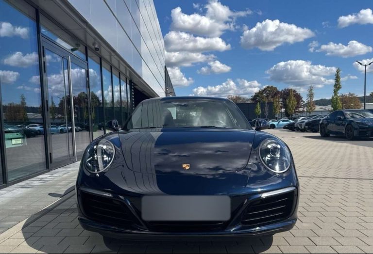 Porsche 911 Carrera 4 - photo 2